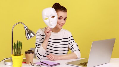 AI Creeping | © AdobeStock | khosrork.