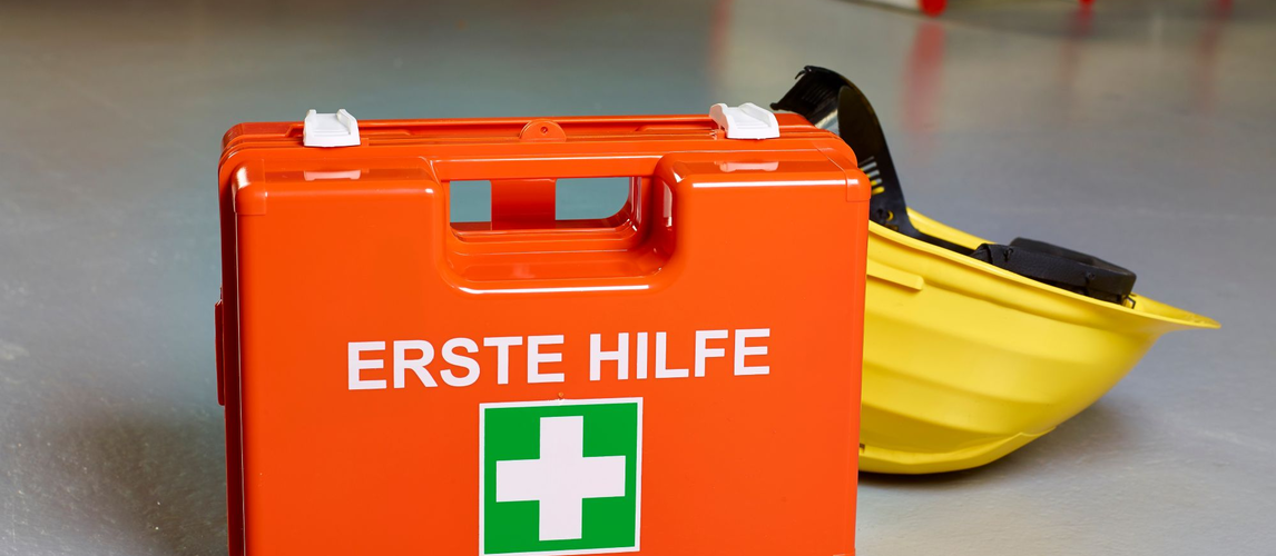 Ersthelfer im Betrieb | © stockadobe.com| akf