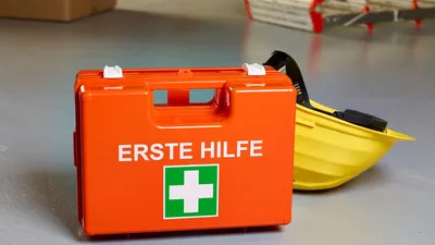 Ersthelfer im Betrieb | © stockadobe.com| akf