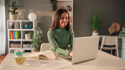 Home-Office für Azubis: Fortschritt oder Ausbildungsrisiko? | © stock.adobe.com | Zamrznuti tonovi
