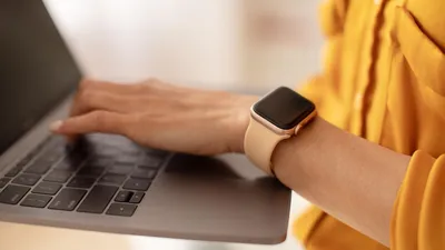 Smartwatch Wirtschaftsausschuss | © stock.adobe.com | Prostock-studio