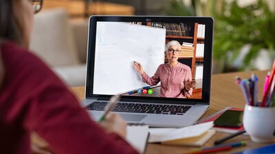  E-Learning und Webinare | © Rido - Adobe Stock