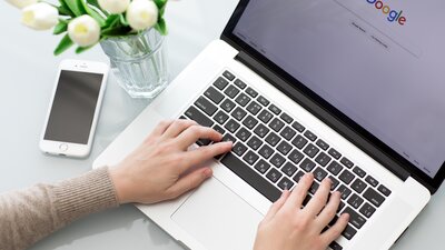 Tipps zur Online Suche und Internetrecherche | © Denys Prykhodov - stock.adobe.com