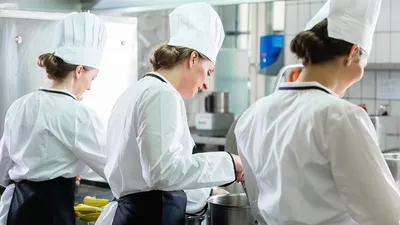 Mitbestimmungsrechte des Betriebsrats: betriebseigene Kantine | © Kzenon - Fotolia.com