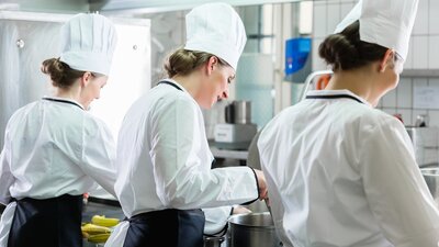 Mitbestimmungsrechte des Betriebsrats: betriebseigene Kantine | © Kzenon - Fotolia.com