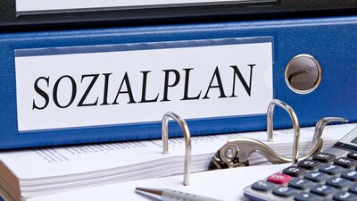 Sozialplan - Mitbestimmungsrechte nutzen | © DOC RABE Media - Fotolia.com