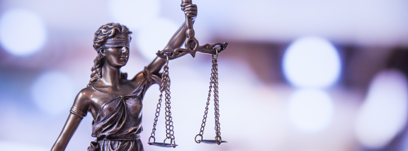 Der Streit um die Mitbestimmung im Aufsichtsrat | © AdobeStock | schemev Der Streit um die Mitbestimmung im Aufsichtsrat | © AdobeStock | schemev