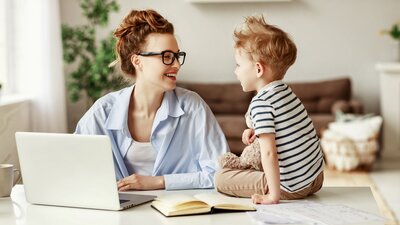 Familie und Beruf - die gesetzlichen Rahmenbedingungen | © AdobeStock | JenkoAtaman