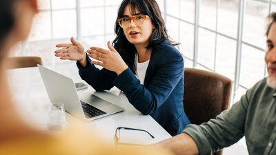 Zusammenarbeit Wirtschaftsausschuss Unternehmer | © Adobe | (JLco) Julia Amaral
