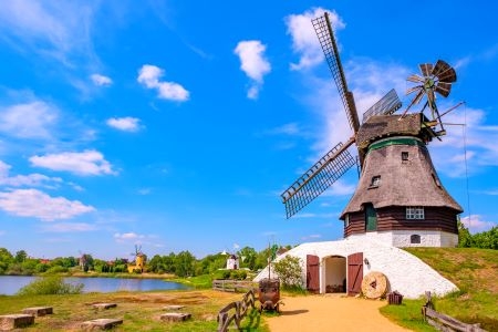 Die deutsche Bergholländer-Mühle „Immanuel“ | © AdobeStock | Andreas Fischer